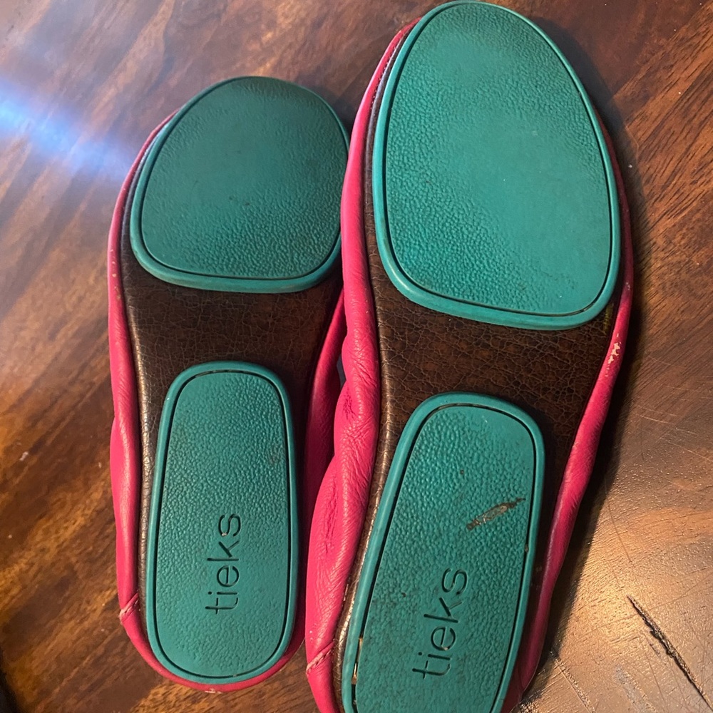 Fushia Tieks size 7